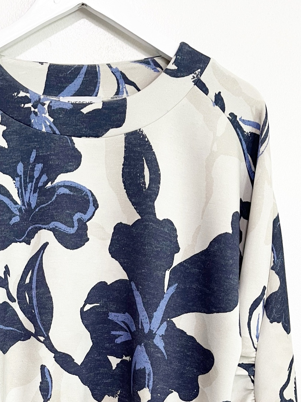 BOGO! Evereve Floral Print Ruched Sleeve Pullover Top Tan Blue Size Small - Picture 5 of 10